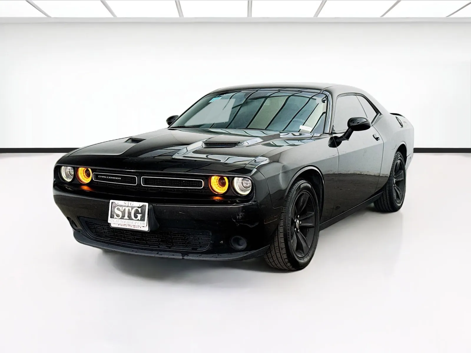Black 2019 Dodge Challenger SXT for sale in Bellflower, CA