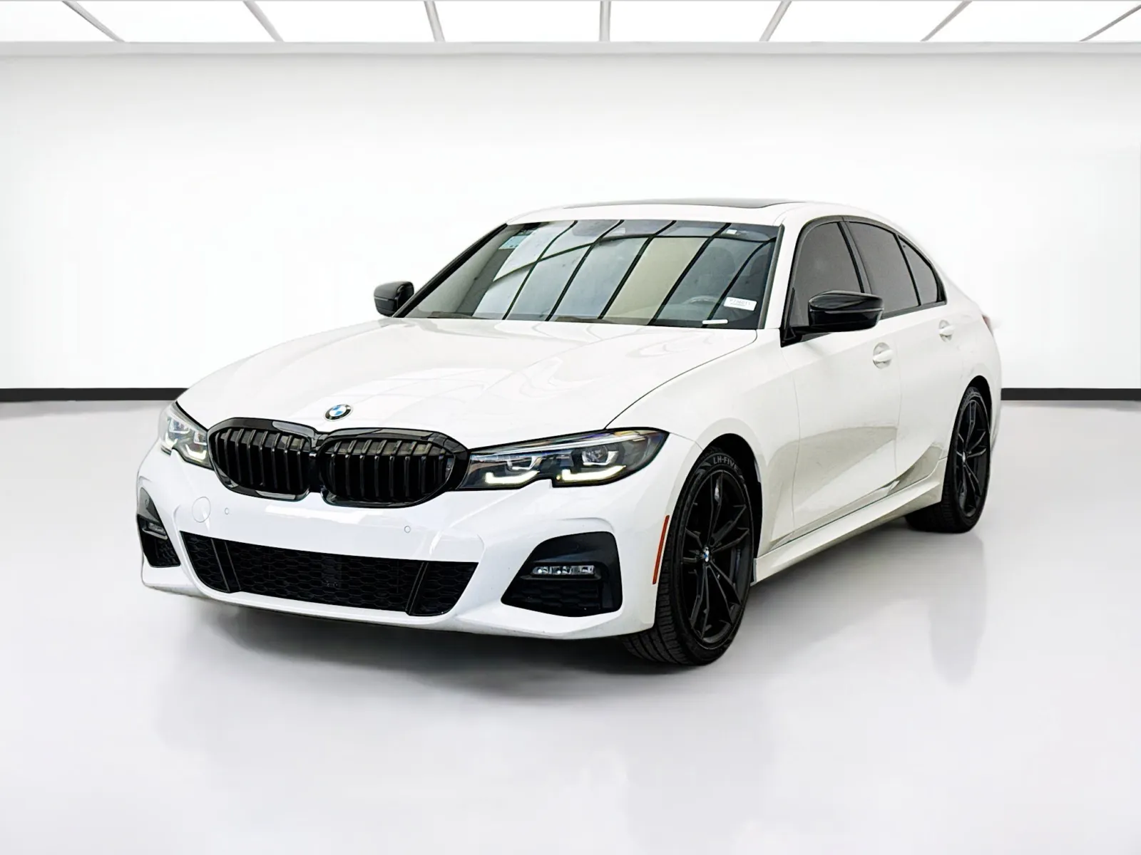 2022 BMW 3 Series 330i Sedan's photo