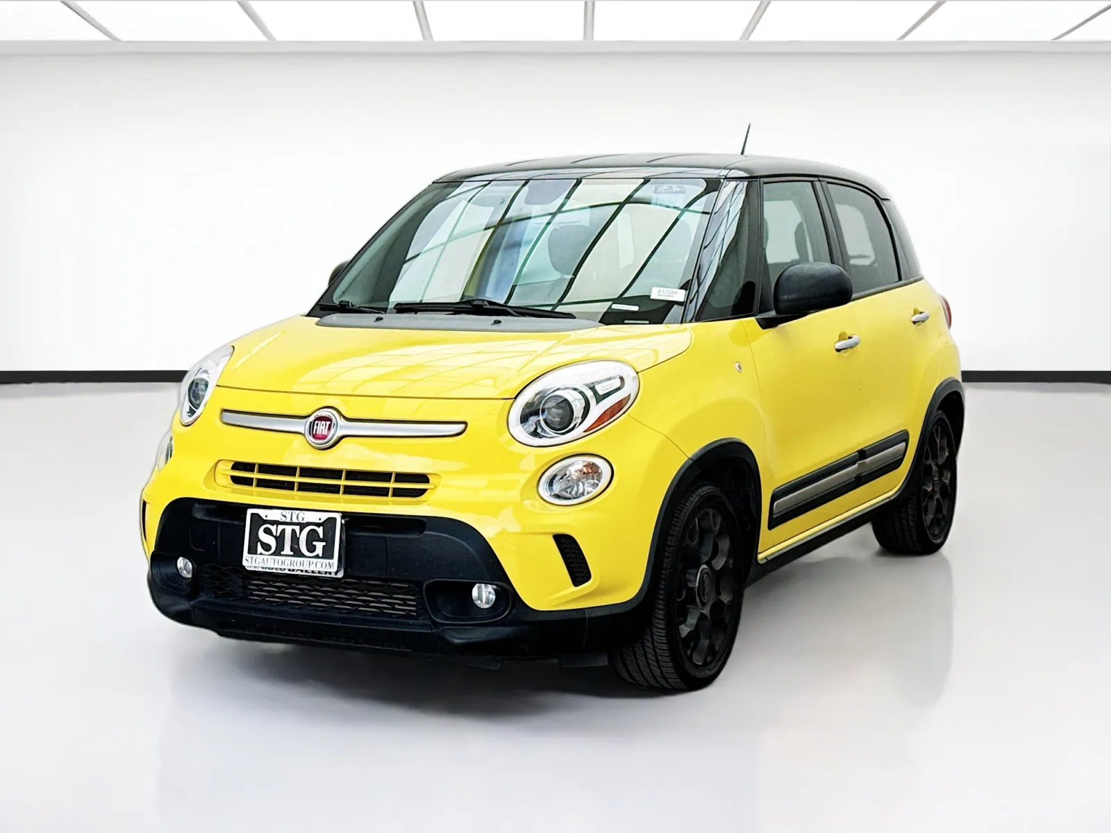 Yellow 2015 FIAT 500L Trekking for sale in Bellflower, CA
