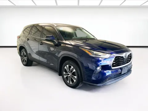 Another view of 2021 Toyota Highlander XLE for sale in Bellflower, CA at STG Bellflower