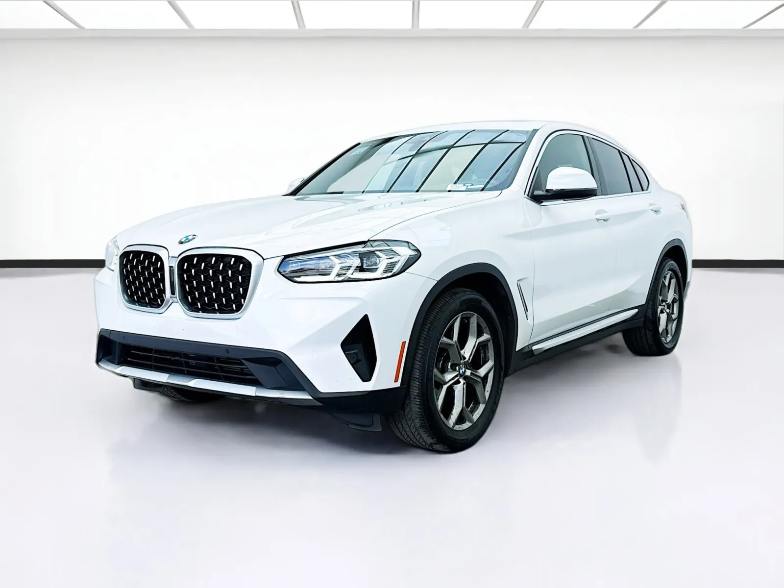 2022 BMW X4 xDrive30i's photo
