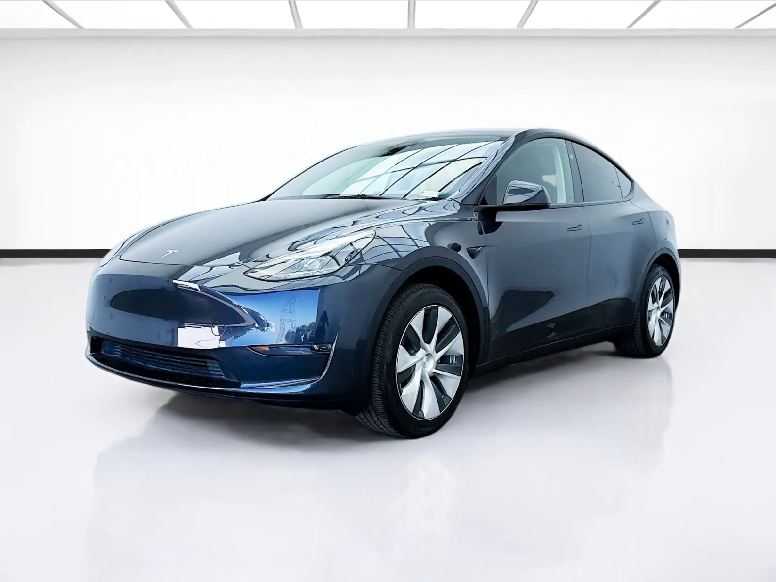 2024 Tesla Model Y Long Range Rear Wheel Drive's photo