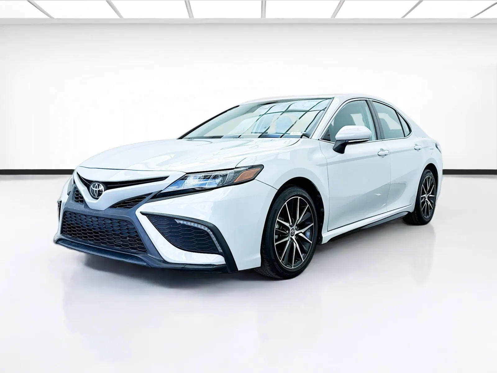Silver 2022 Toyota Camry SE for sale in Bellflower, CA