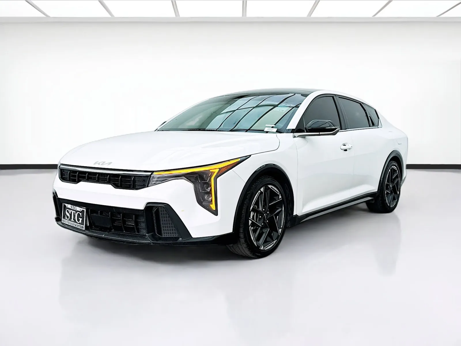 2025 Kia K4 GT-Line AT's photo