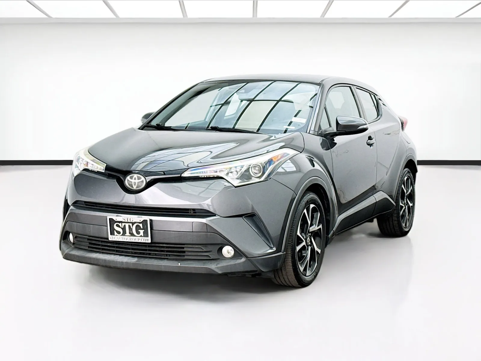 Gray 2018 Toyota C-HR XLE Premium for sale in Bellflower, CA