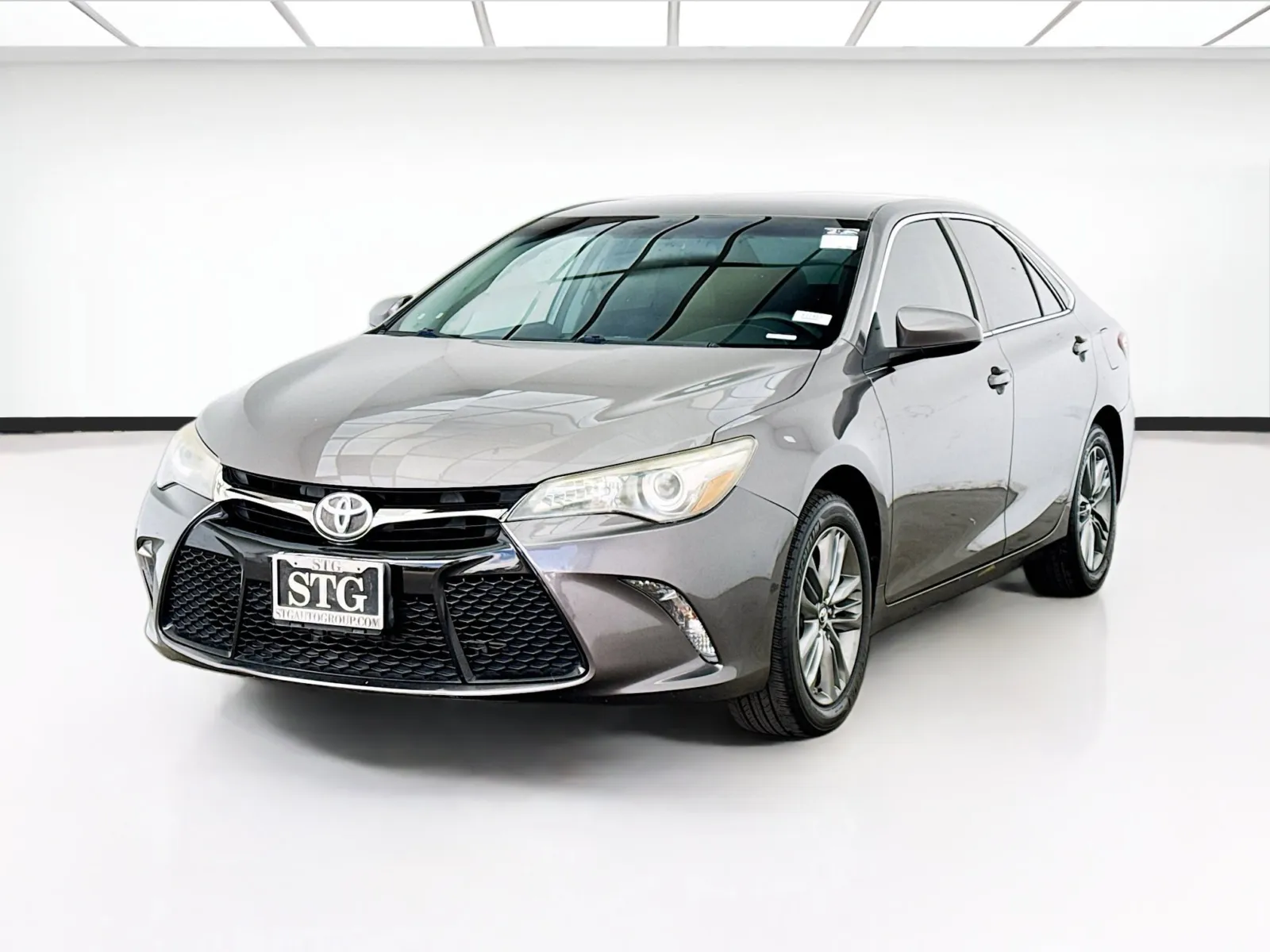 Gray 2017 Toyota Camry SE for sale in Bellflower, CA