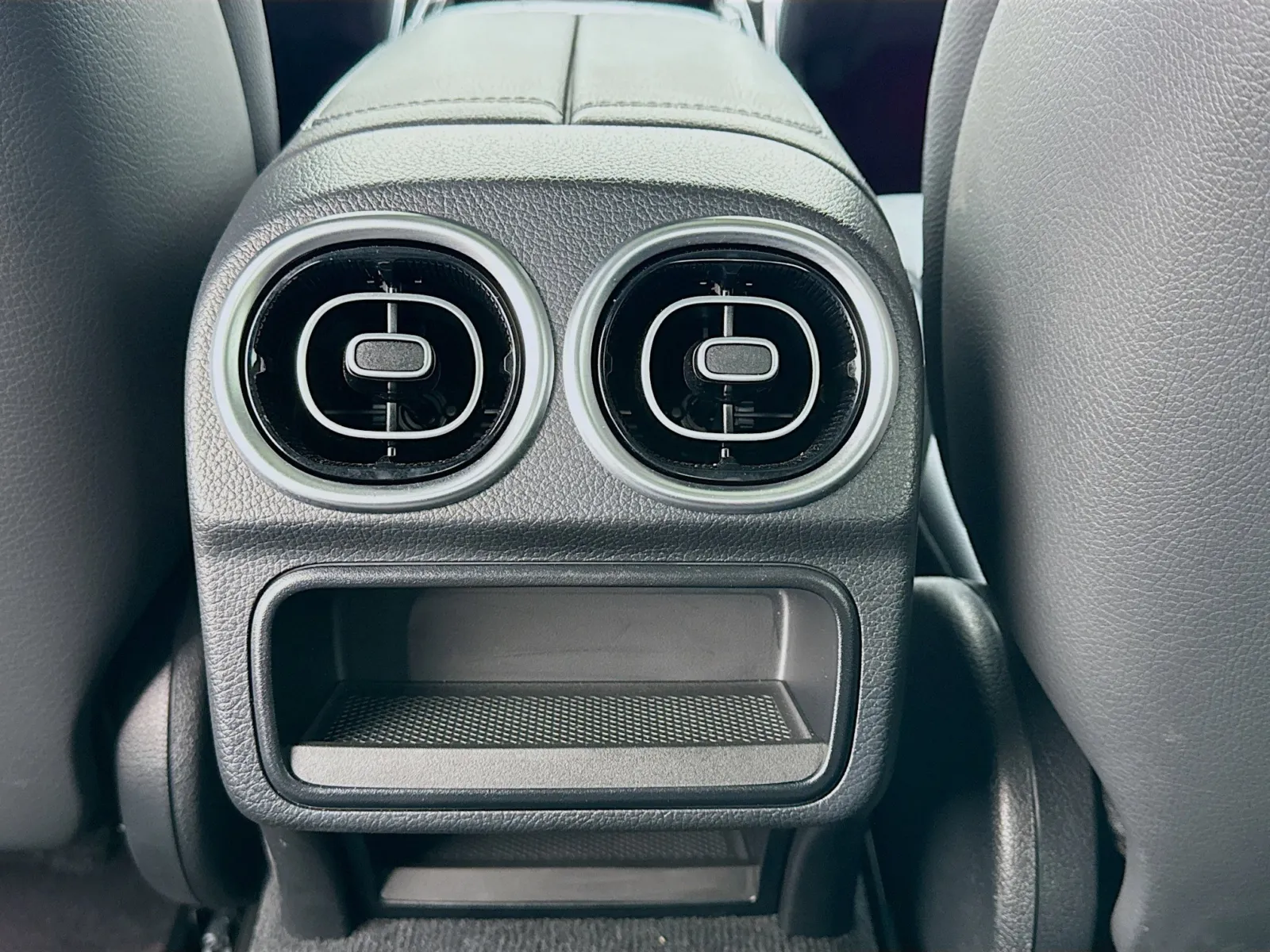 Mercedes-Benz C-Class photo 17