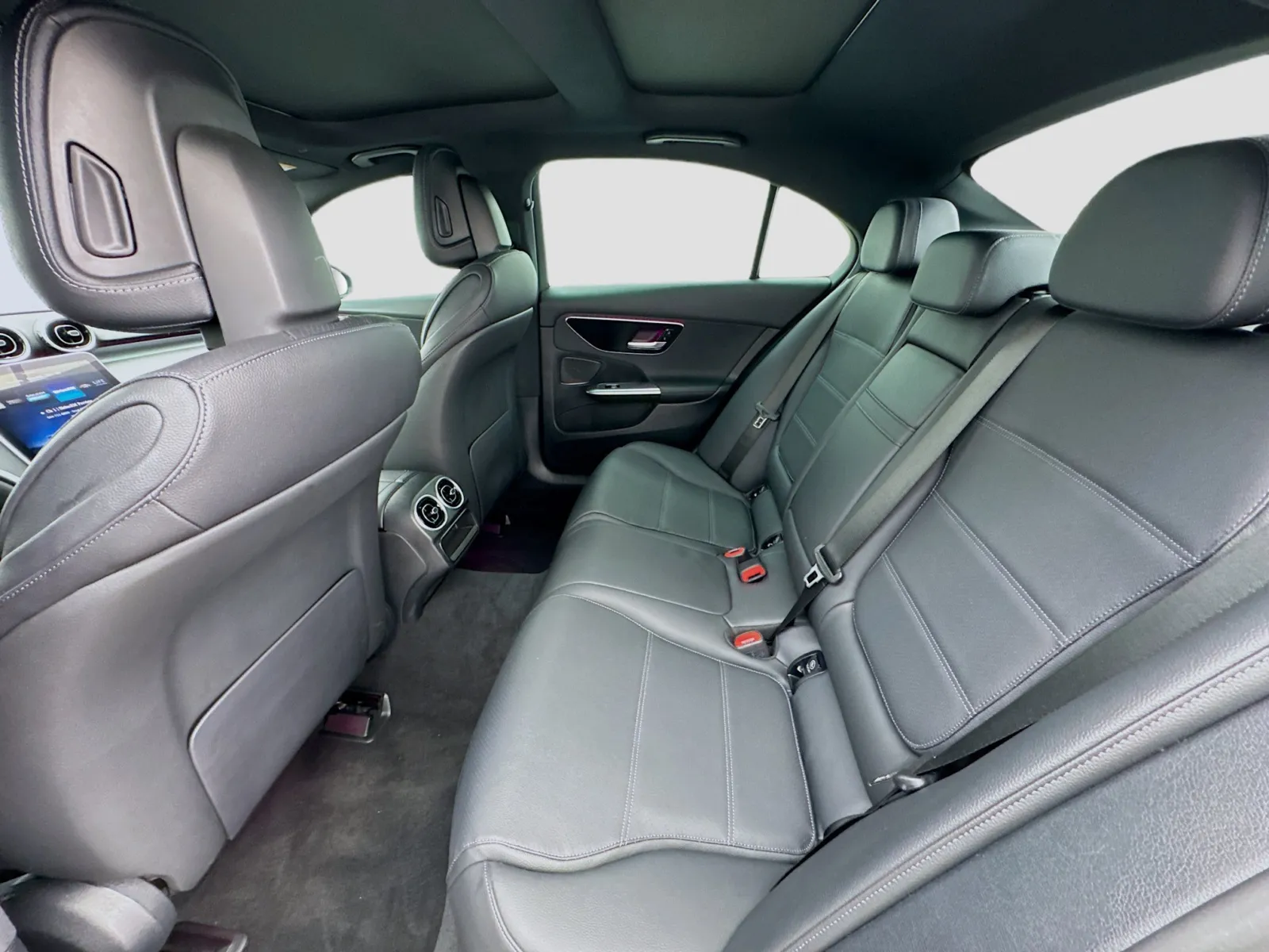 Mercedes-Benz C-Class photo 16