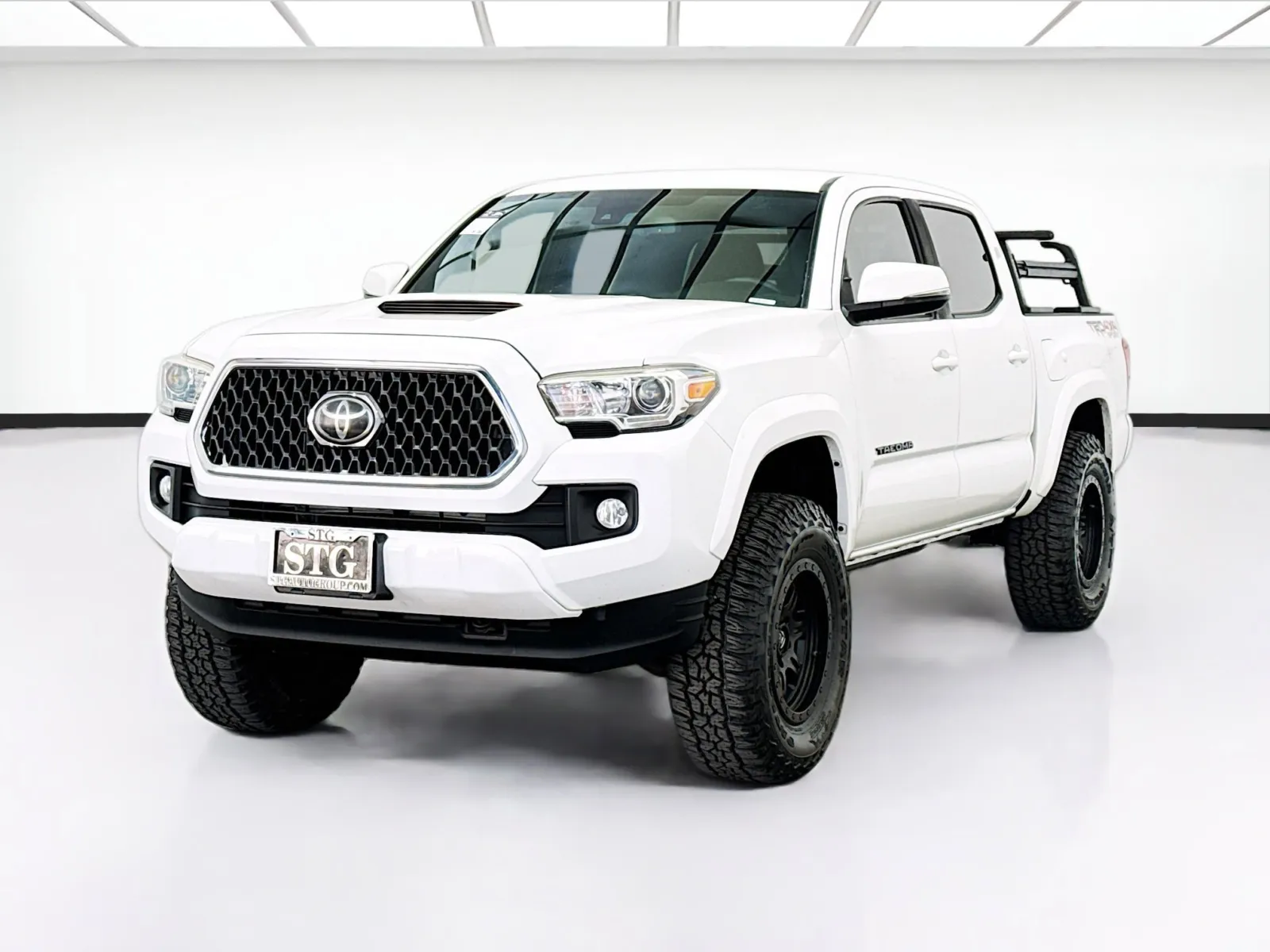 White 2019 Toyota Tacoma TRD Sport TECHNOLOGY PACKAGE & YAKIMA RACK V6 for sale in Bellflower, CA