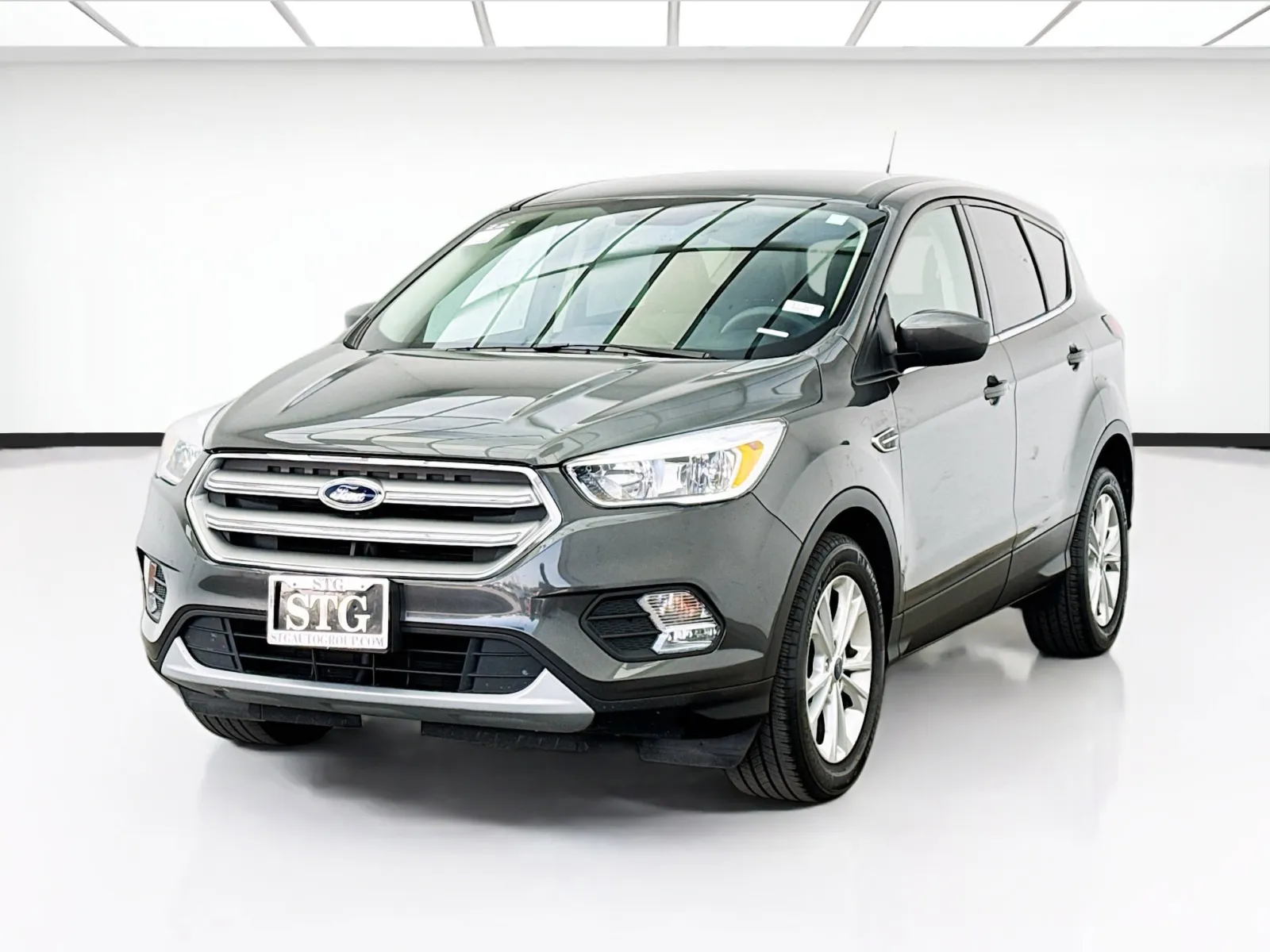 Gray 2019 Ford Escape SE for sale in Bellflower, CA