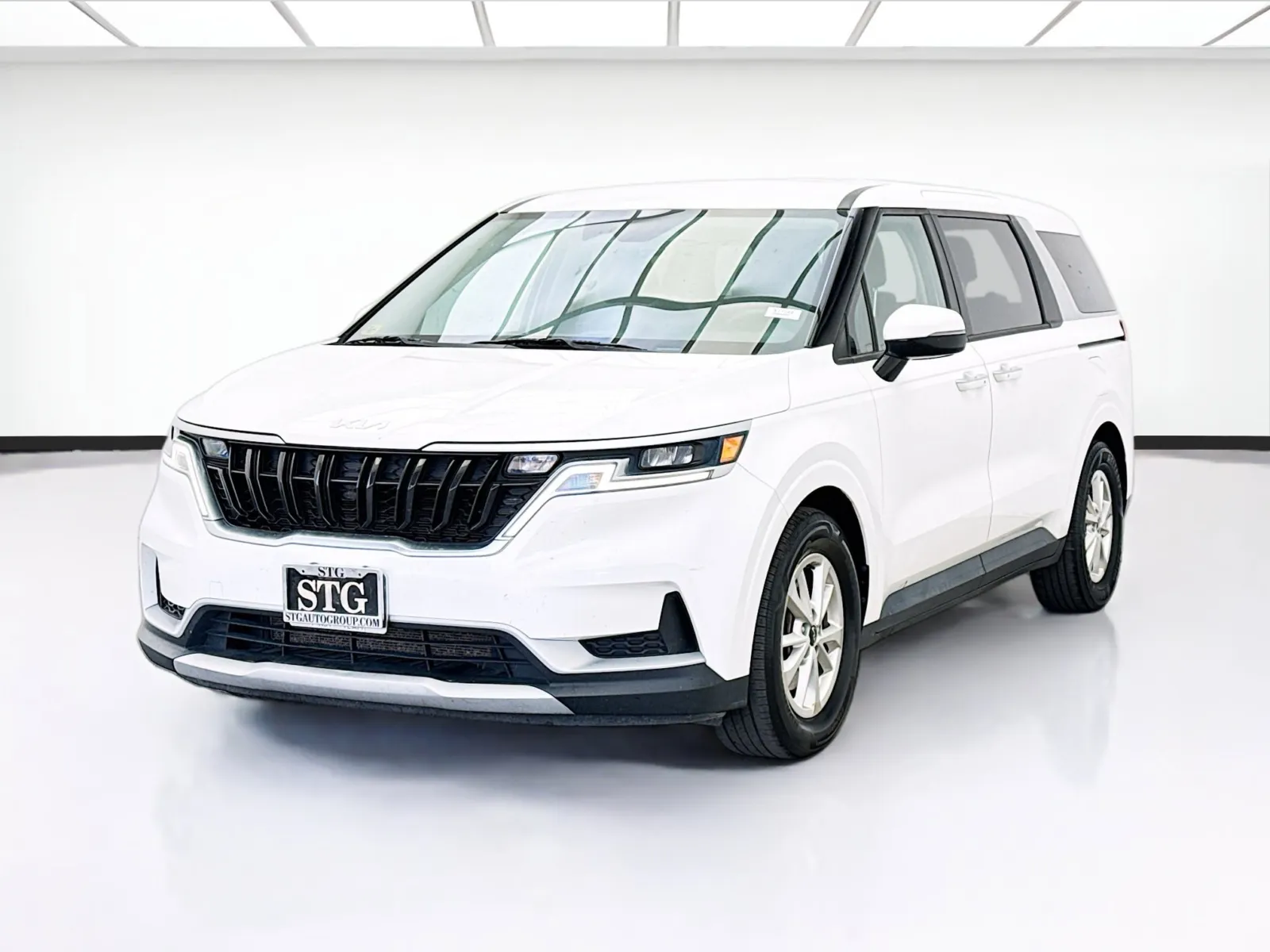 2022 Kia Sedona LX's photo
