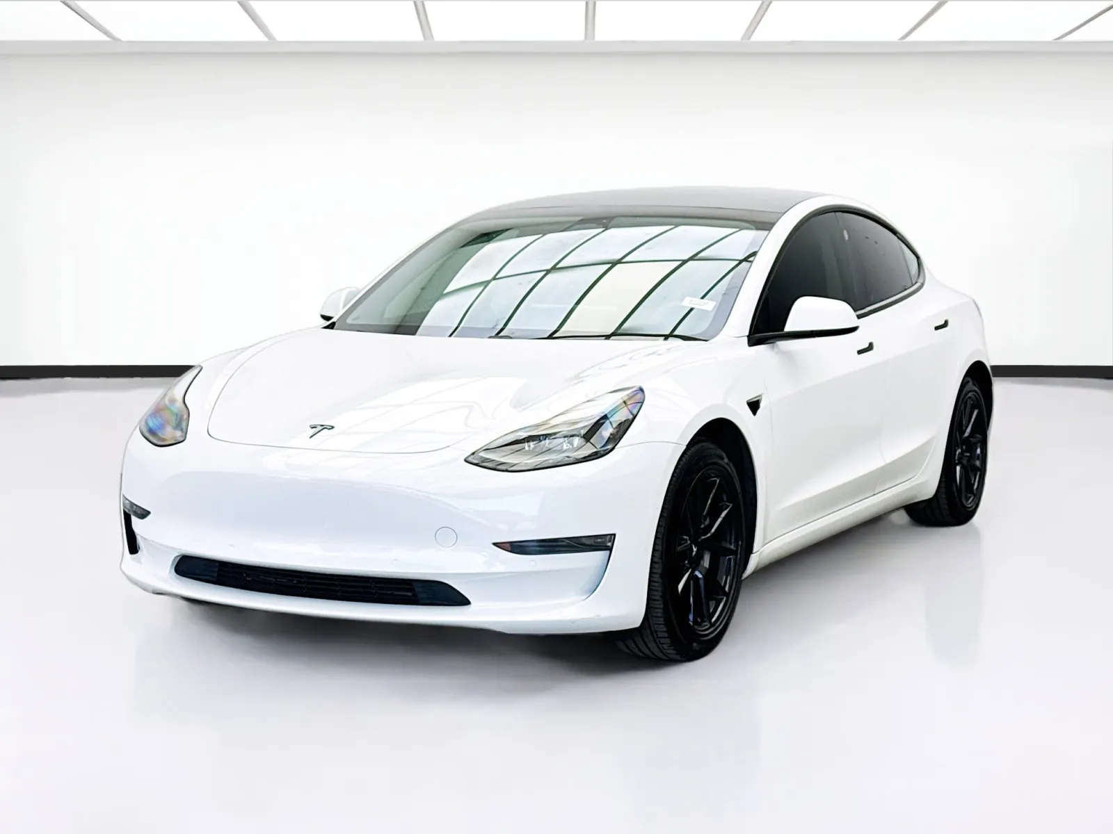 2021 Tesla Model 3 Standard Range Plus's photo