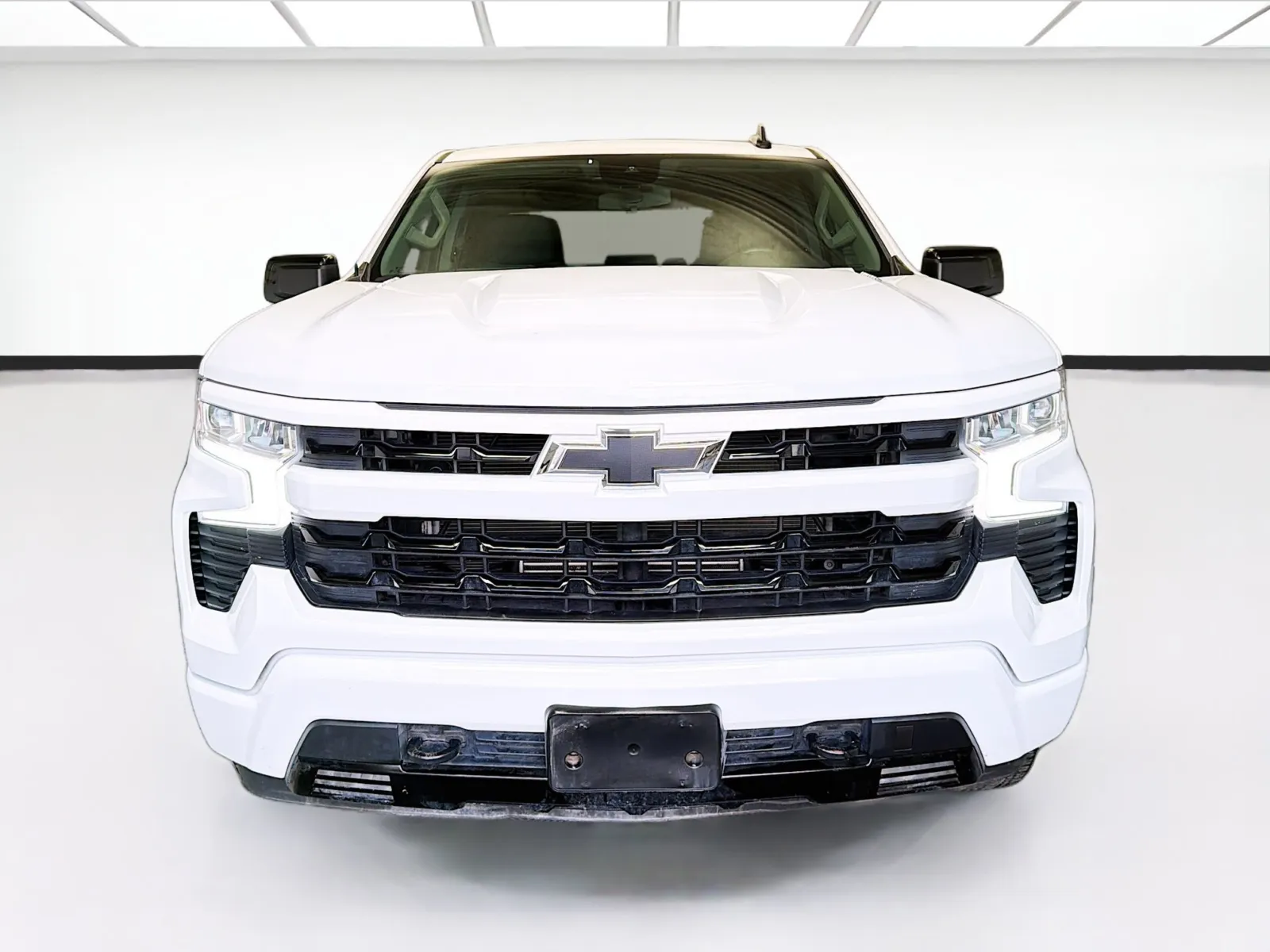 Chevrolet Silverado photo 2