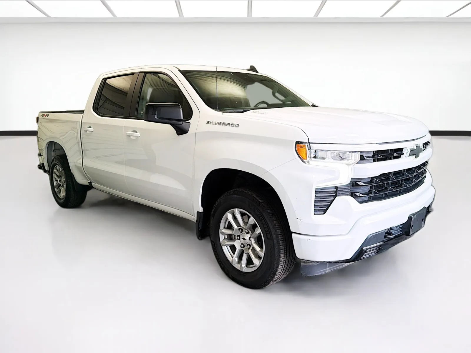 Chevrolet Silverado photo 3