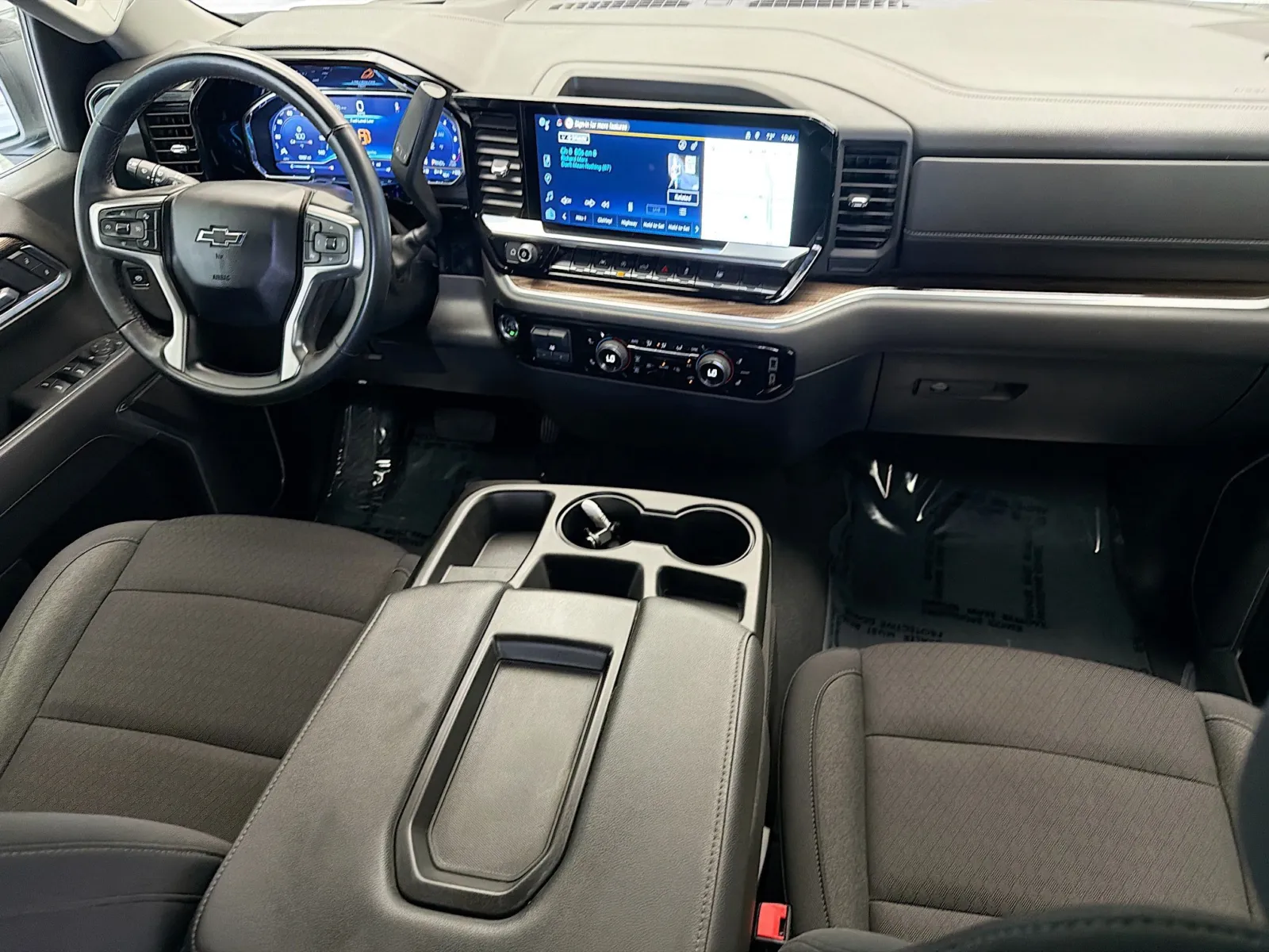 Chevrolet Silverado photo 12