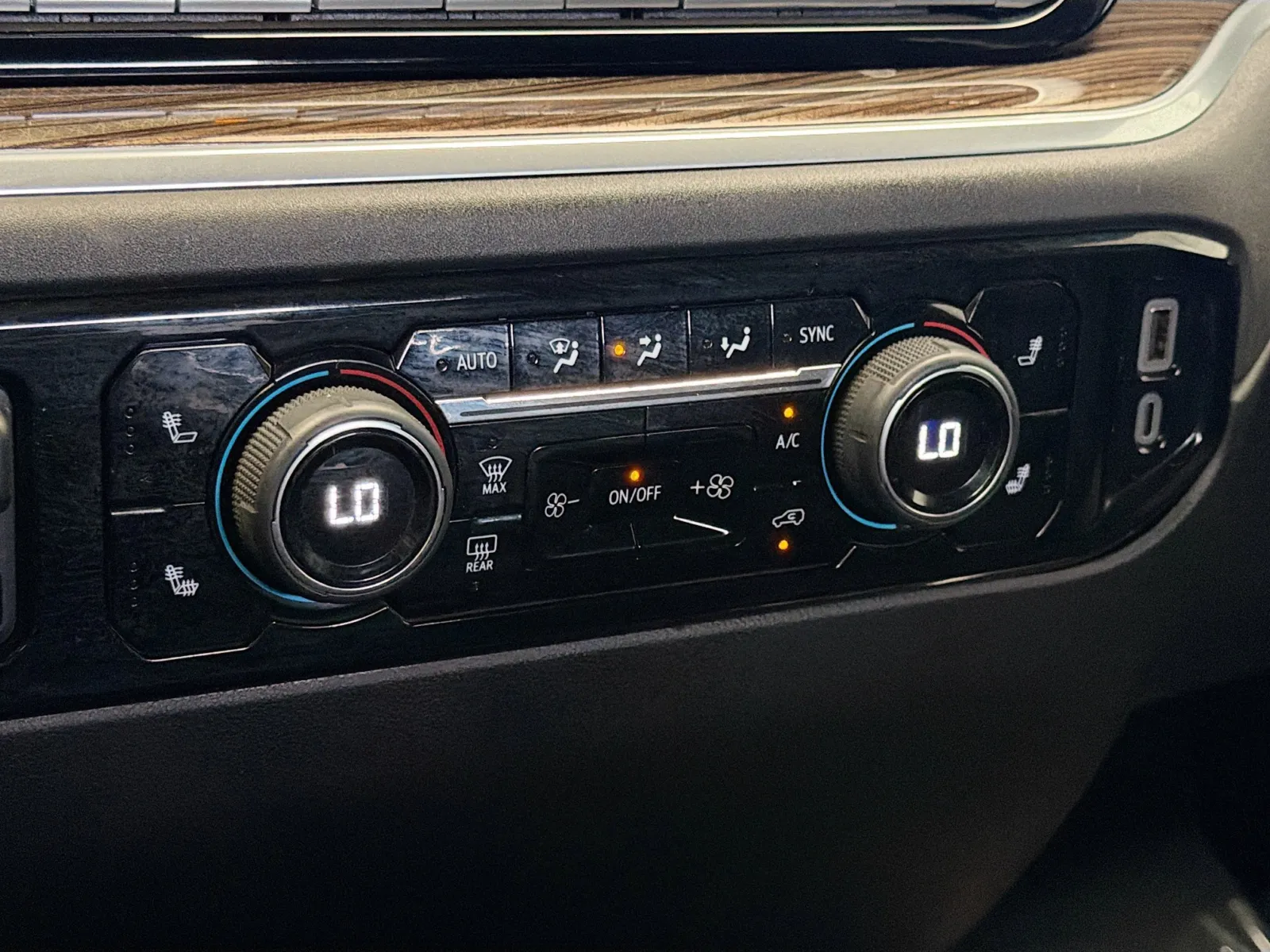 Chevrolet Silverado photo 10