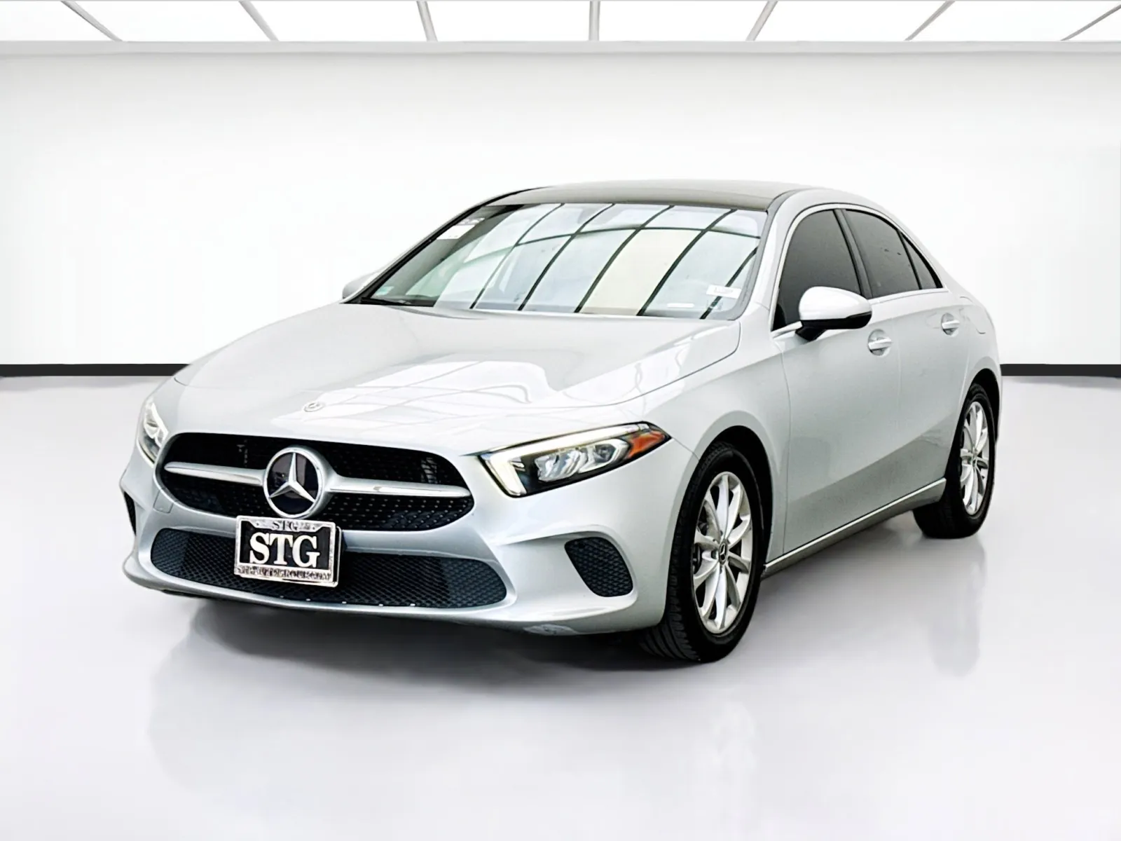 2021 Mercedes-Benz A-Class A220's photo