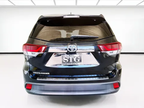 More photos of 2019 Toyota Highlander SE at STG Bellflower, CA