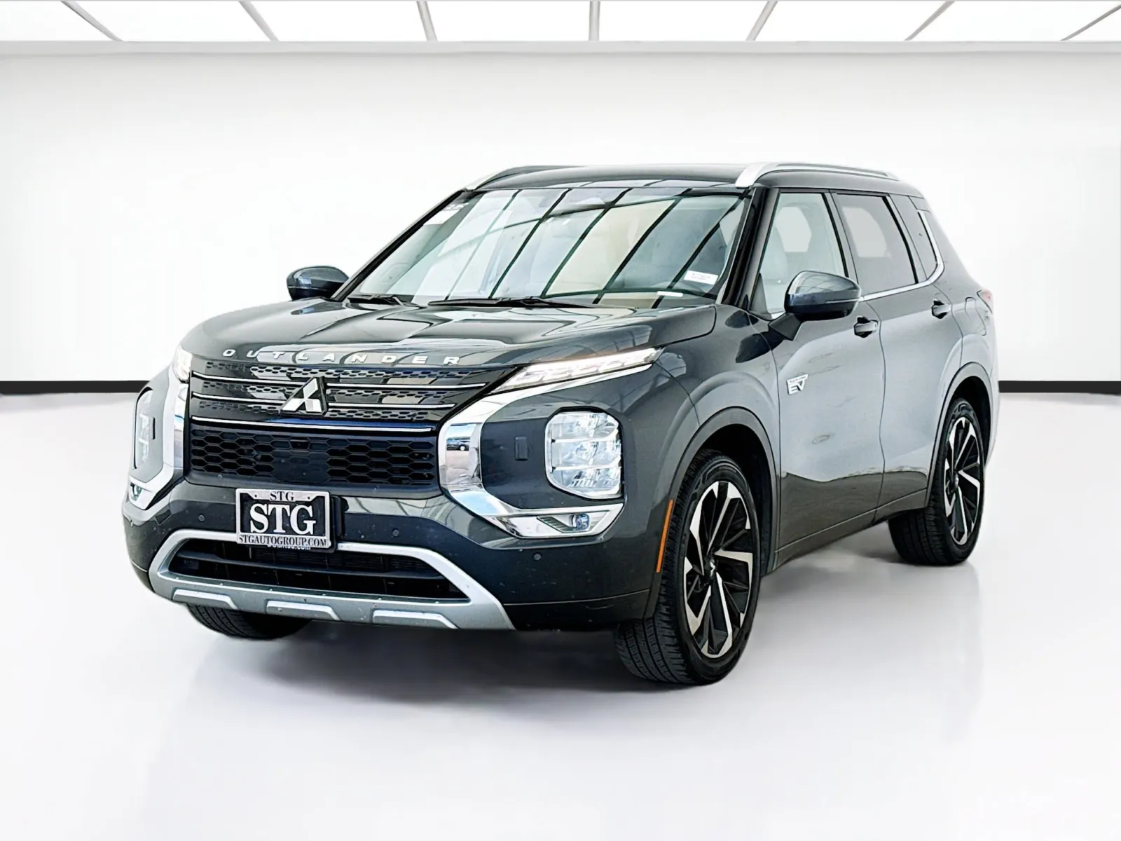 Gray 2024 Mitsubishi Outlander Plug-In Hybrid SEL TOURING PACKAGE for sale in Bellflower, CA