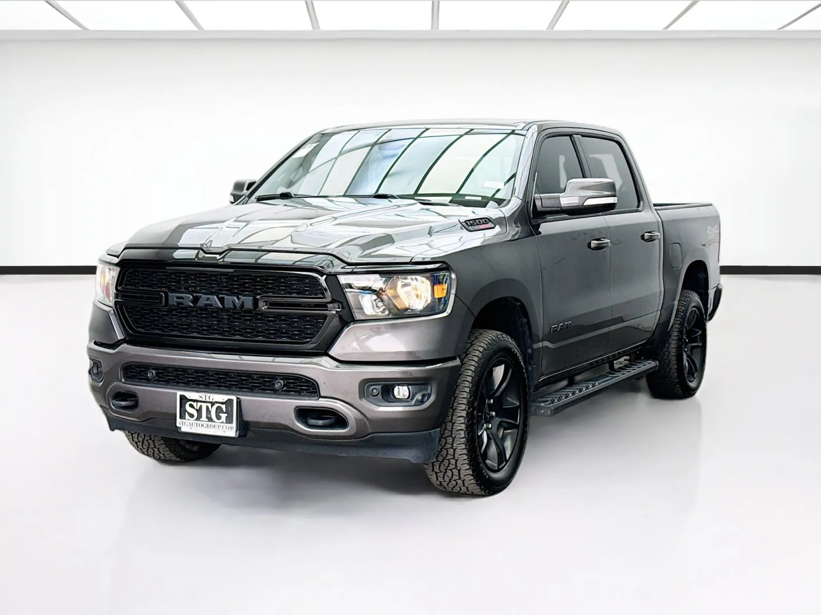 2020 RAM 1500 Big Horn/Lone Star 4x4 Crew Cab 5'7's photo