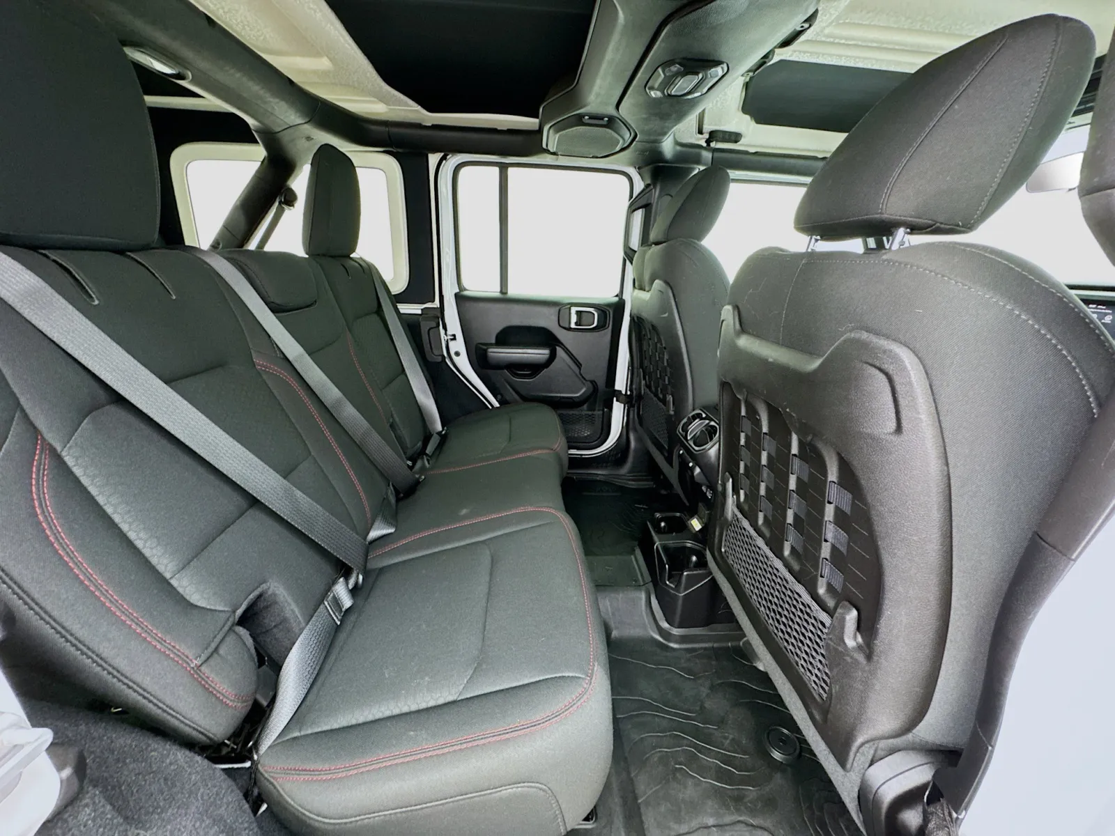 Jeep Wrangler photo 19