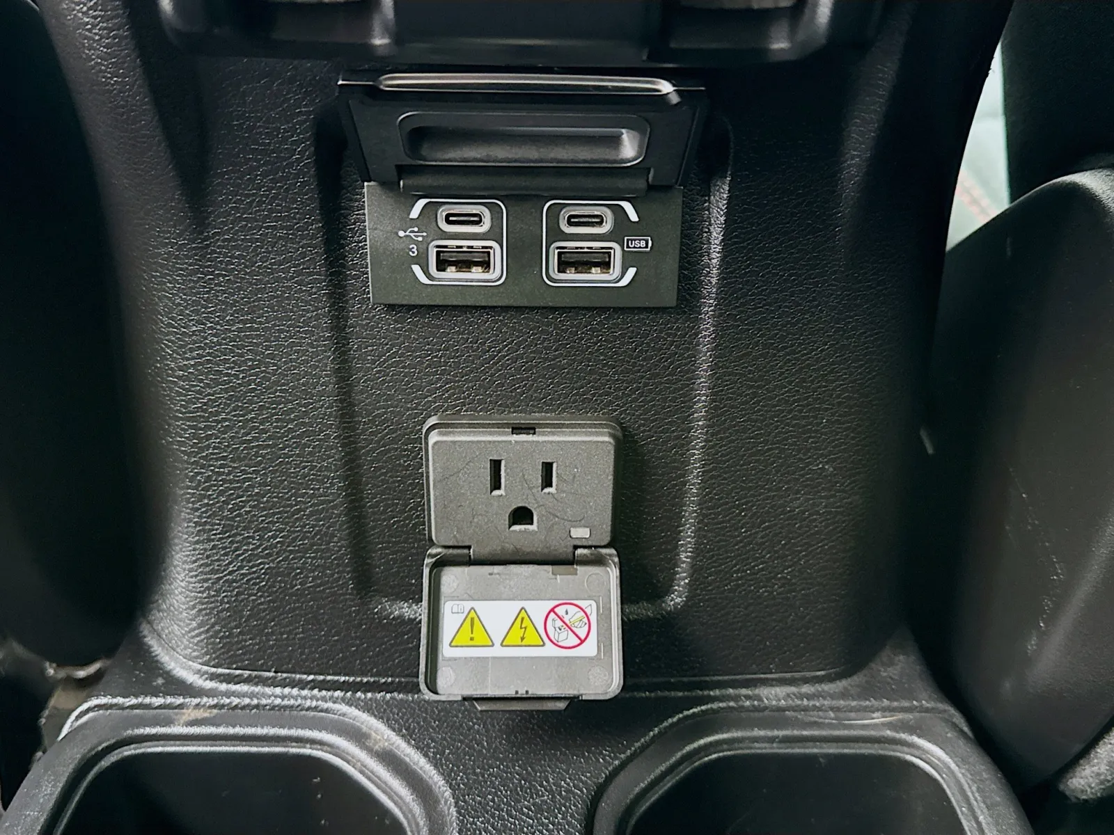 Jeep Wrangler photo 16