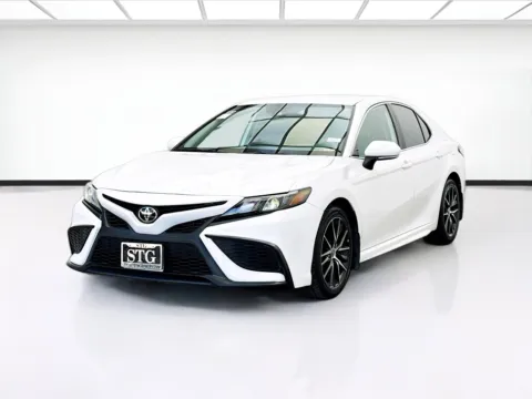 White 2022 Toyota Camry SE for sale in Bellflower, CA