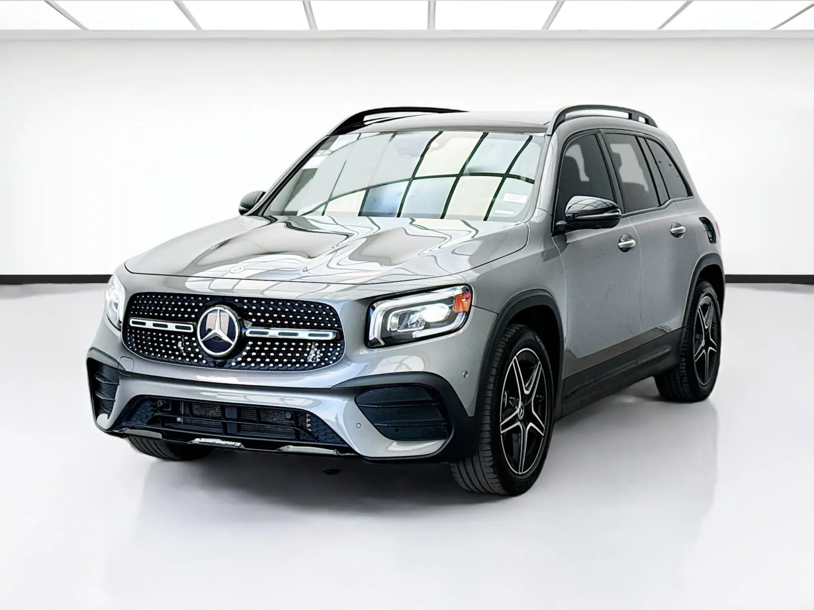 2023 Mercedes-Benz GLB GLB 250's photo