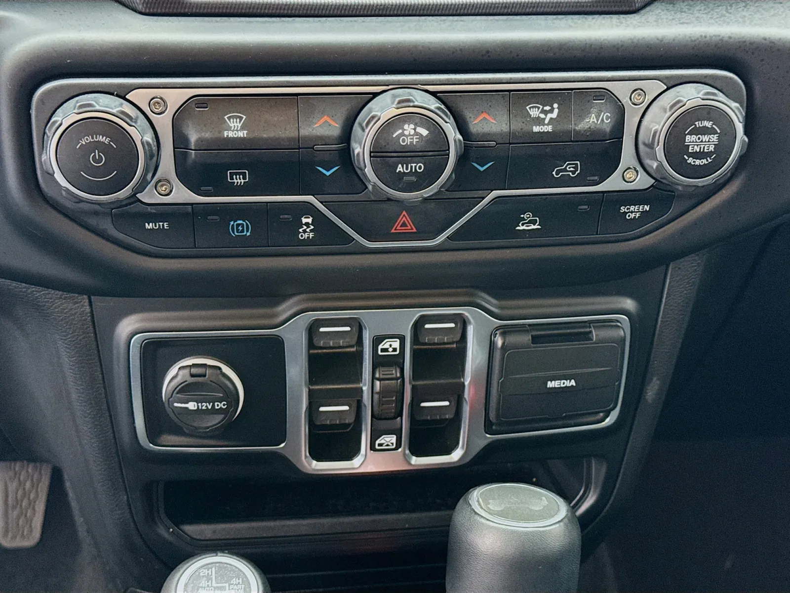 Jeep Wrangler photo 12