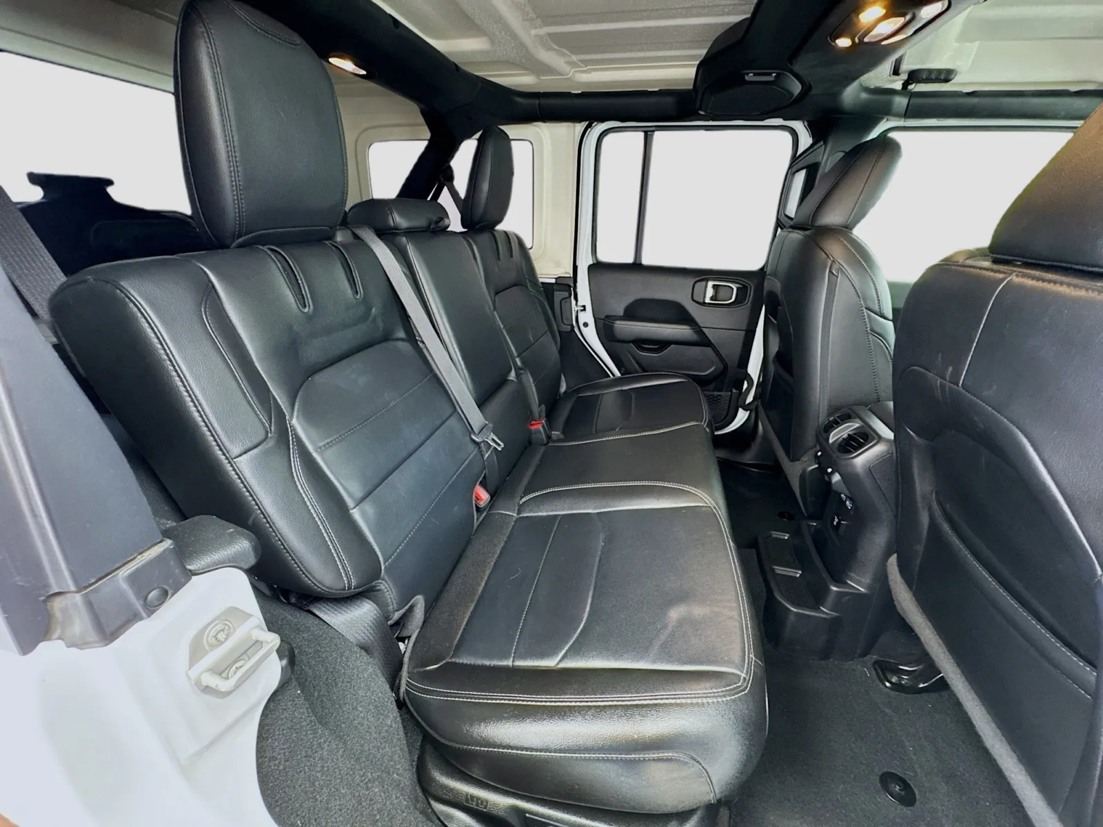 Jeep Wrangler photo 19