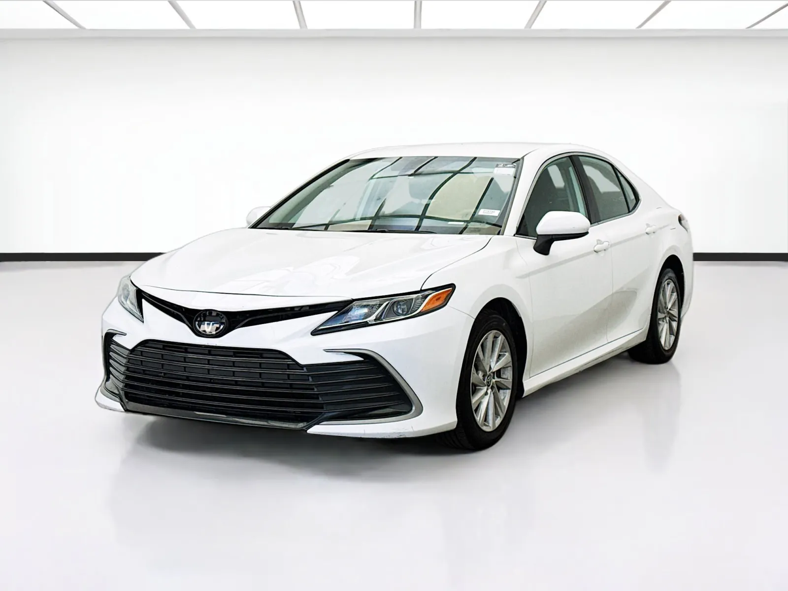 White 2024 Toyota Camry LE for sale in Bellflower, CA