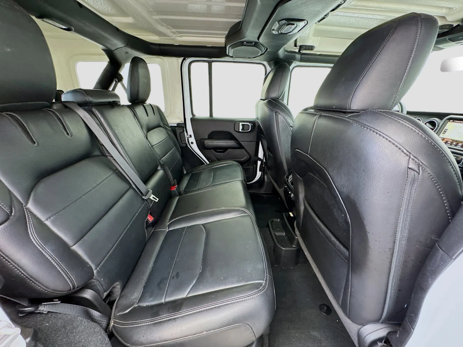 Jeep Wrangler photo 19