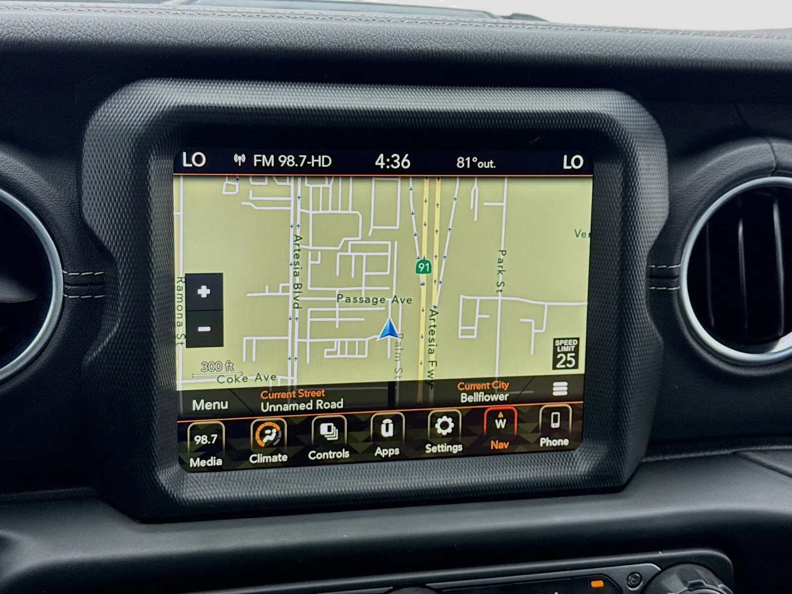 Jeep Wrangler photo 9