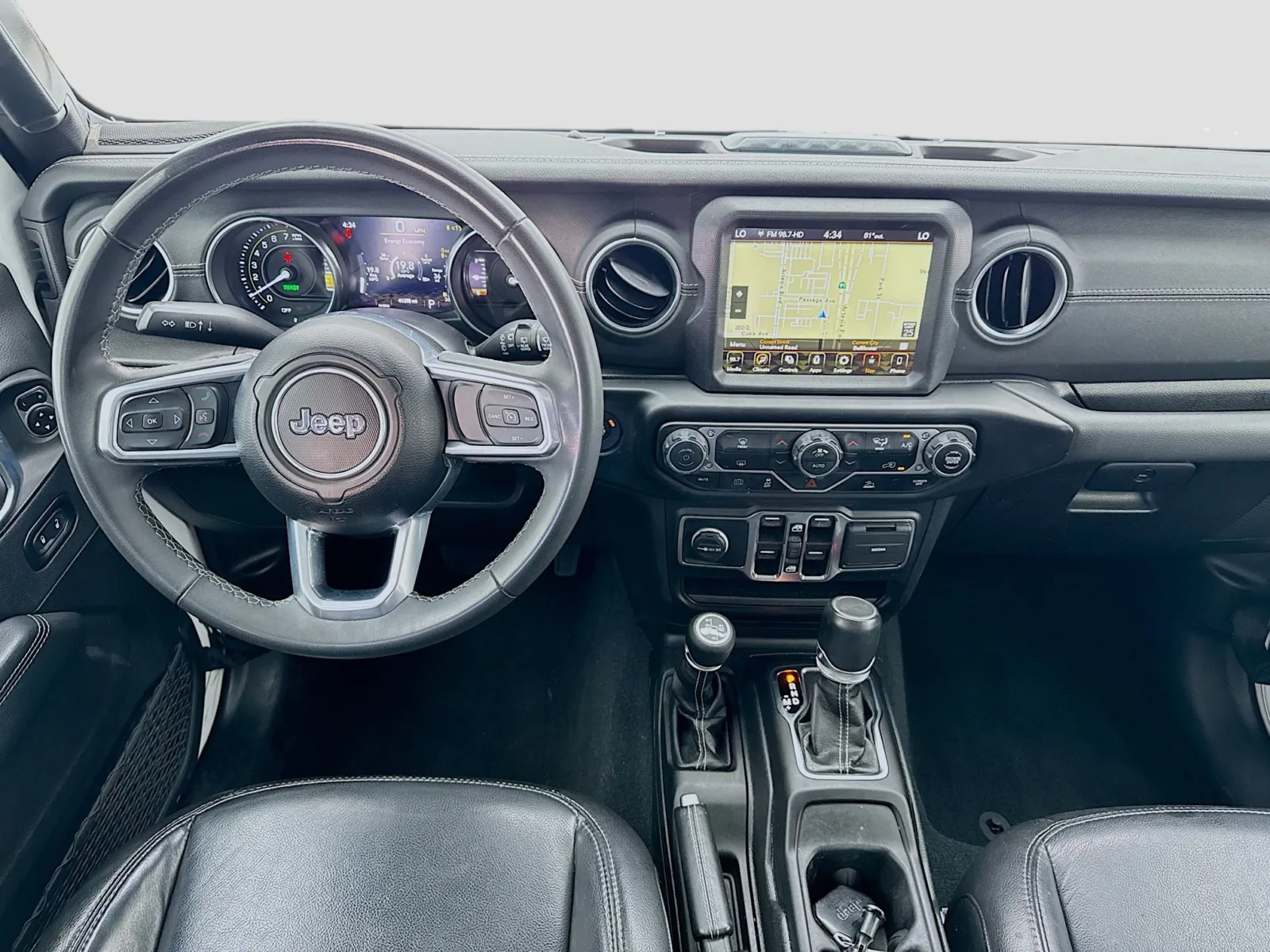 Jeep Wrangler photo 14