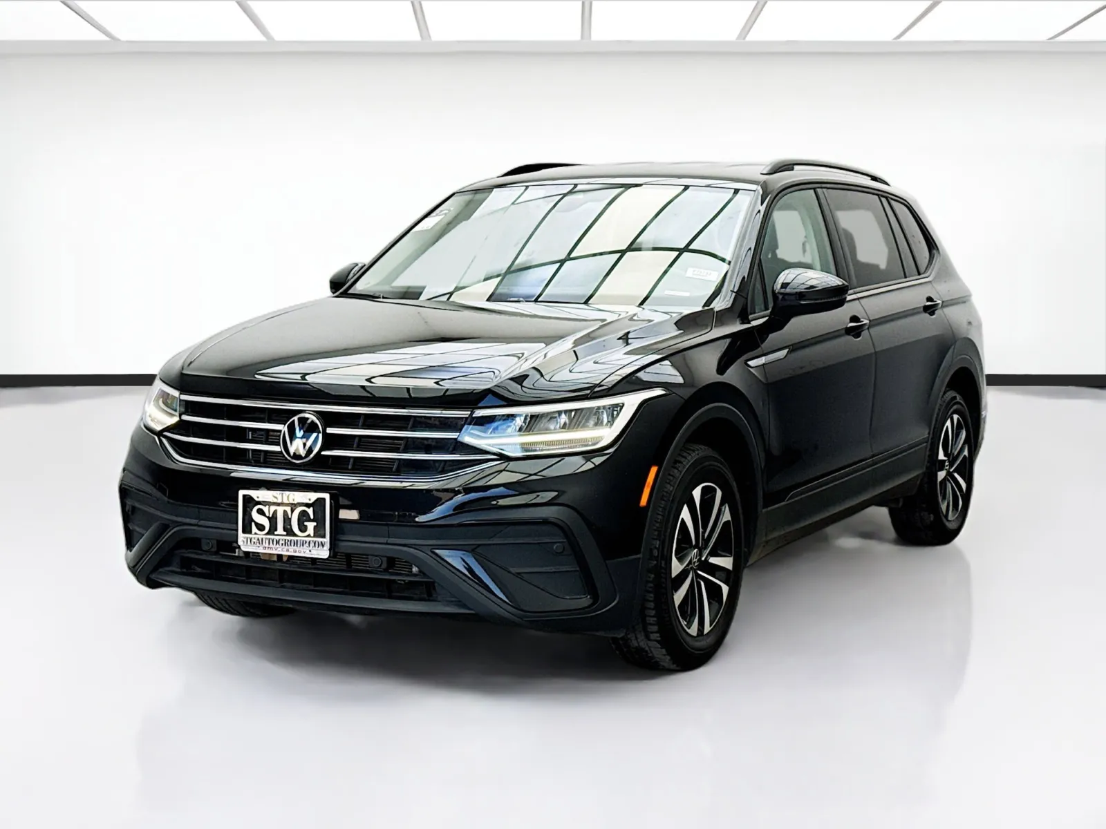 2023 Volkswagen Tiguan 2.0T S's photo