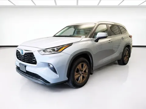 Gray 2023 Toyota Highlander Bronze Edition for sale in Bellflower, CA