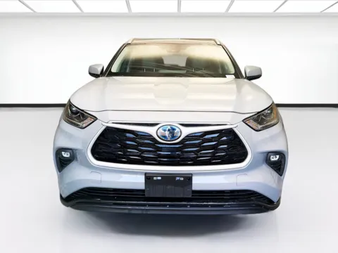 Photos of 2023 Toyota Highlander Bronze Edition for sale in Bellflower, CA at STG Bellflower