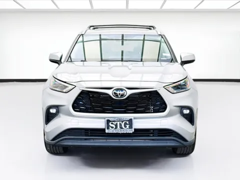 Photos of 2022 Toyota Highlander XLE for sale in Bellflower, CA at STG Bellflower