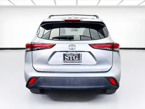 More photos of 2022 Toyota Highlander XLE at STG Bellflower, CA
