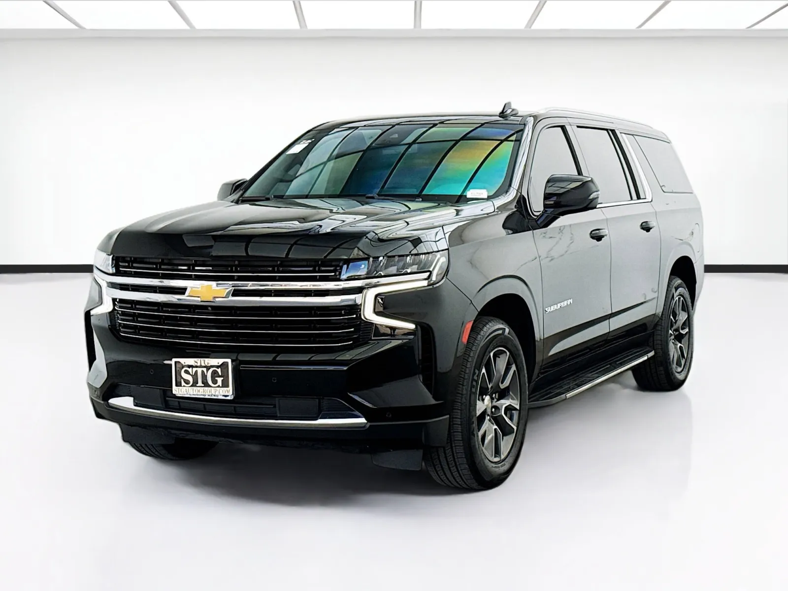 2023 Chevrolet Suburban 2WD 1500 LT's photo