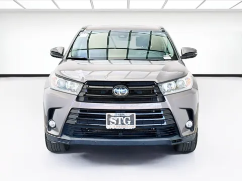 Photos of 2018 Toyota Highlander SE for sale in Bellflower, CA at STG Bellflower