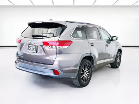 More photos of 2018 Toyota Highlander SE at STG Bellflower, CA