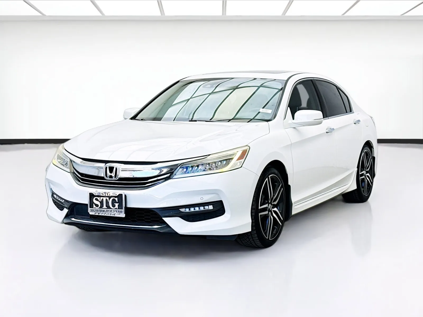 White 2017 Honda Accord Sedan Touring for sale in Bellflower, CA