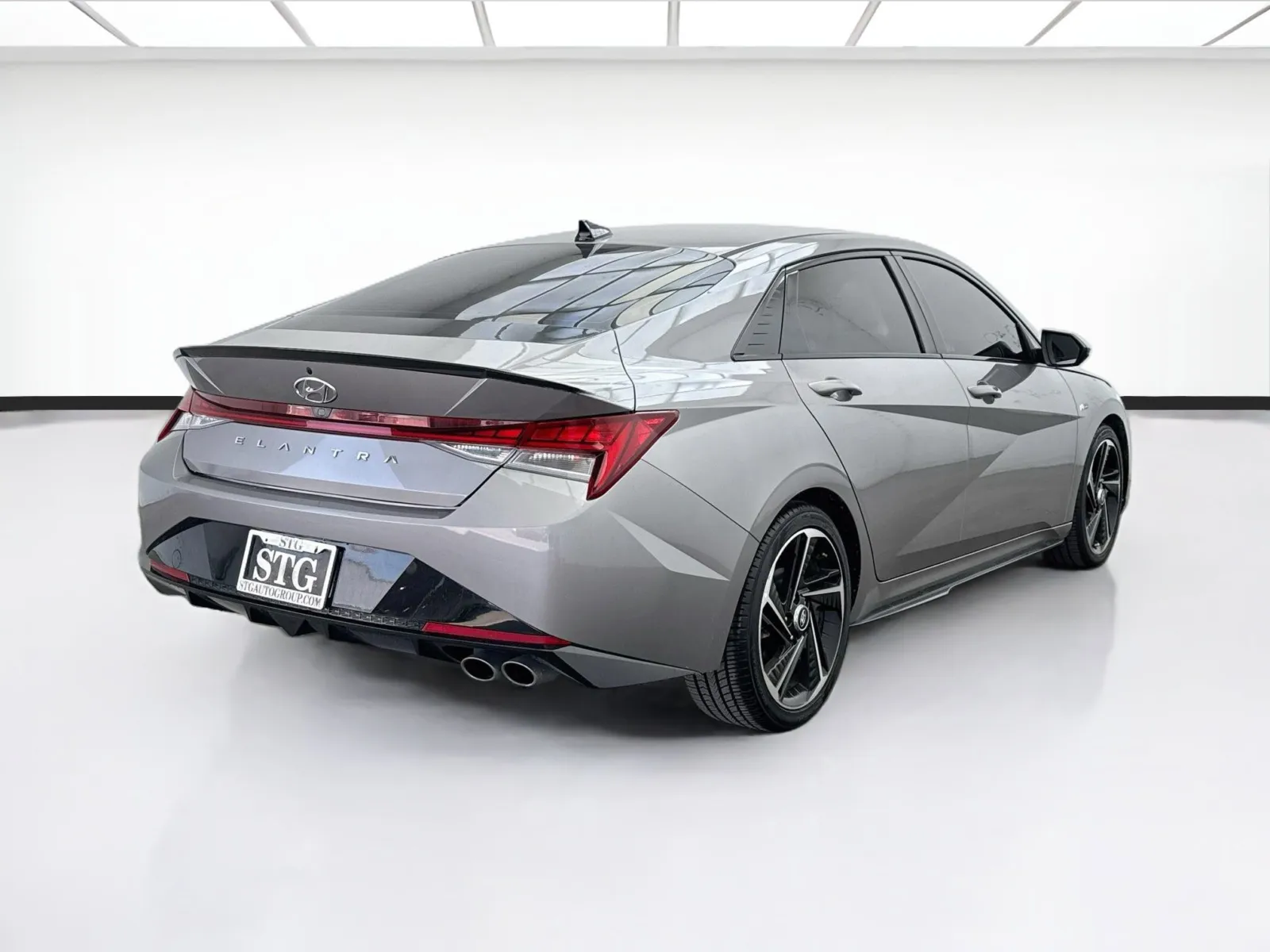 Hyundai Elantra photo 4