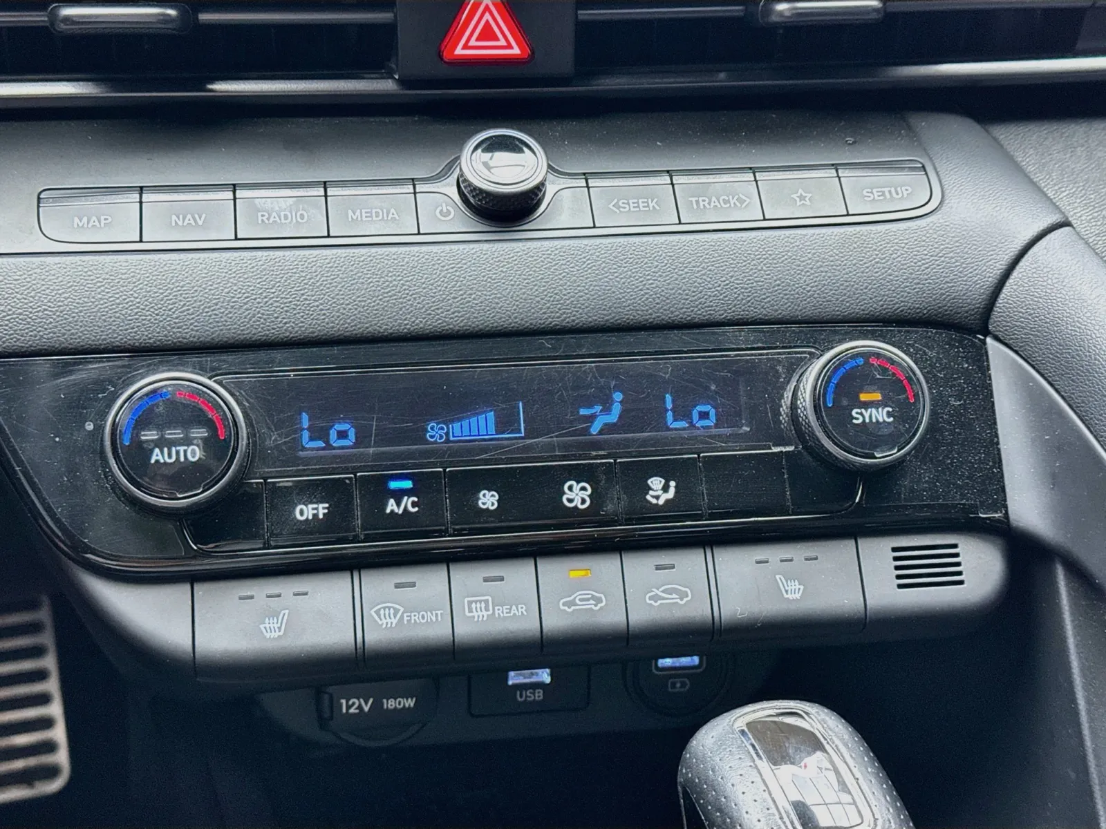 Hyundai Elantra photo 12