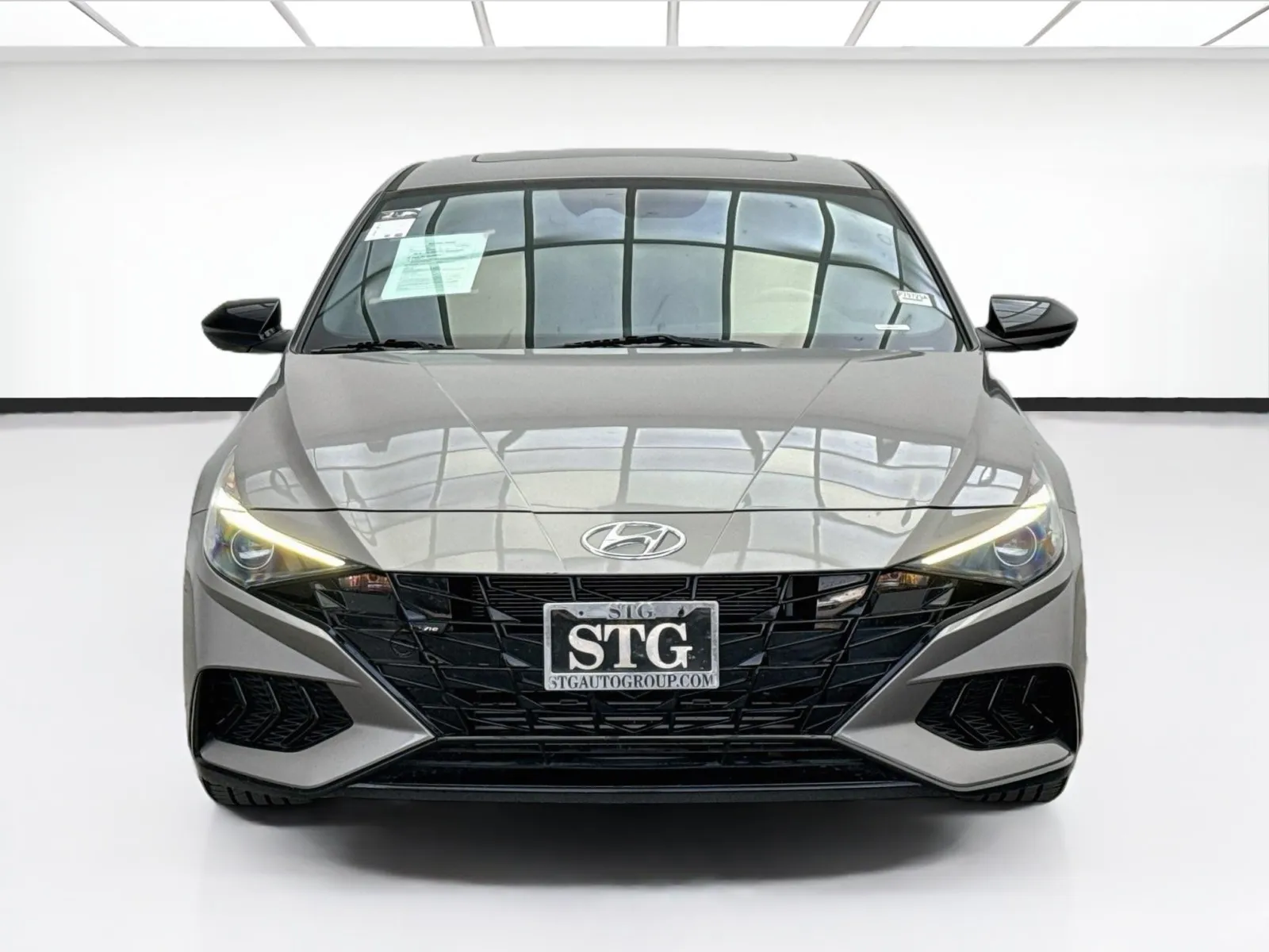 Hyundai Elantra photo 2