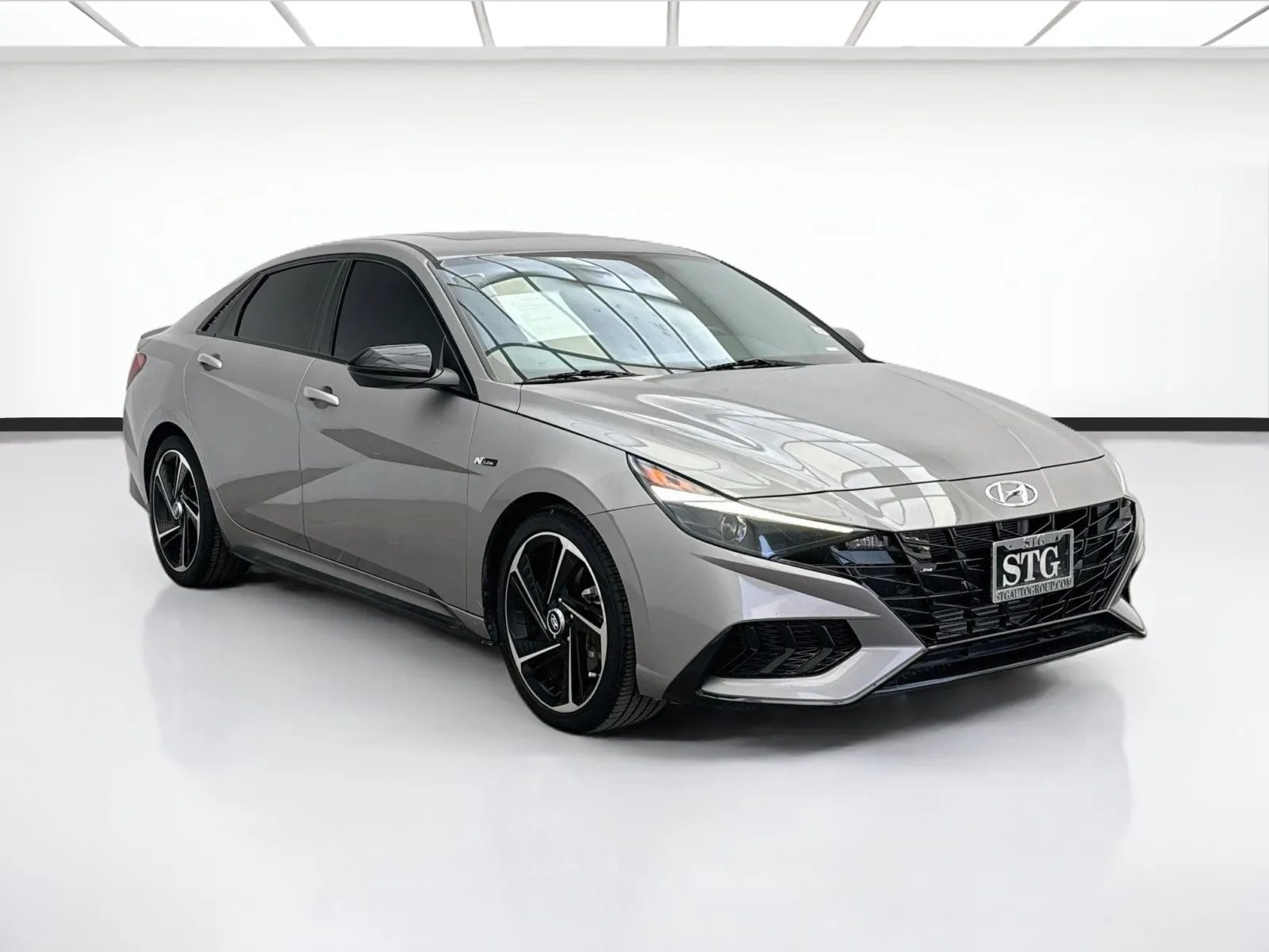 Hyundai Elantra photo 3