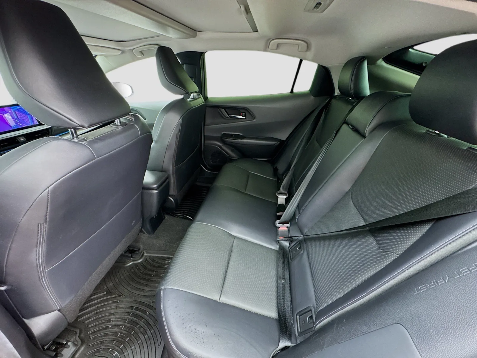 Toyota Prius photo 16