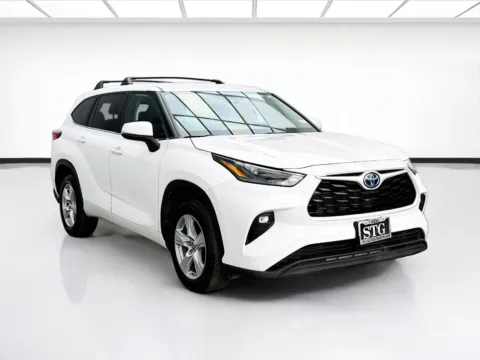 Another view of 2023 Toyota Highlander LE for sale in Bellflower, CA at STG Bellflower