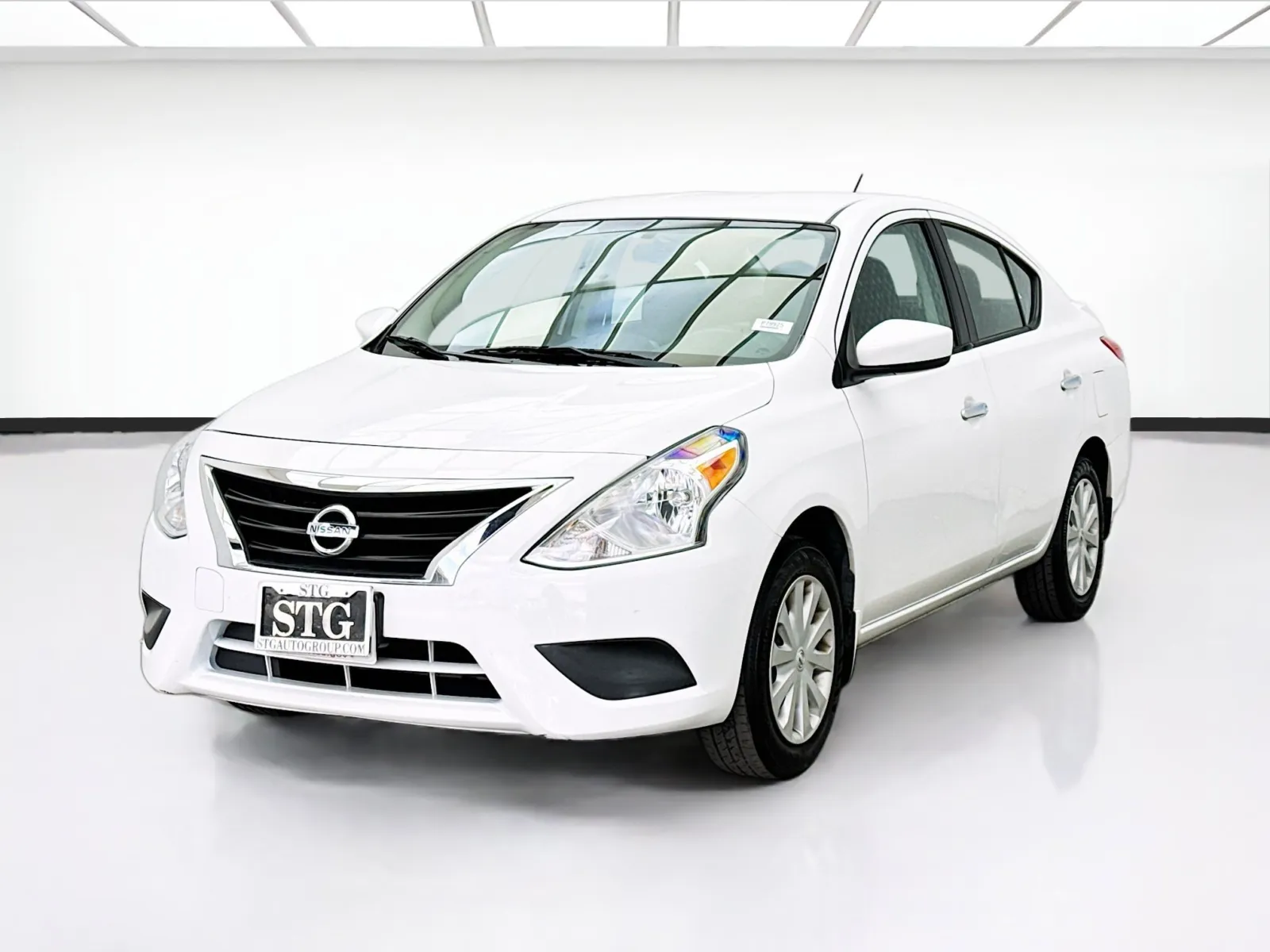 White 2018 Nissan Versa Sedan 1.6 SV for sale in Bellflower, CA